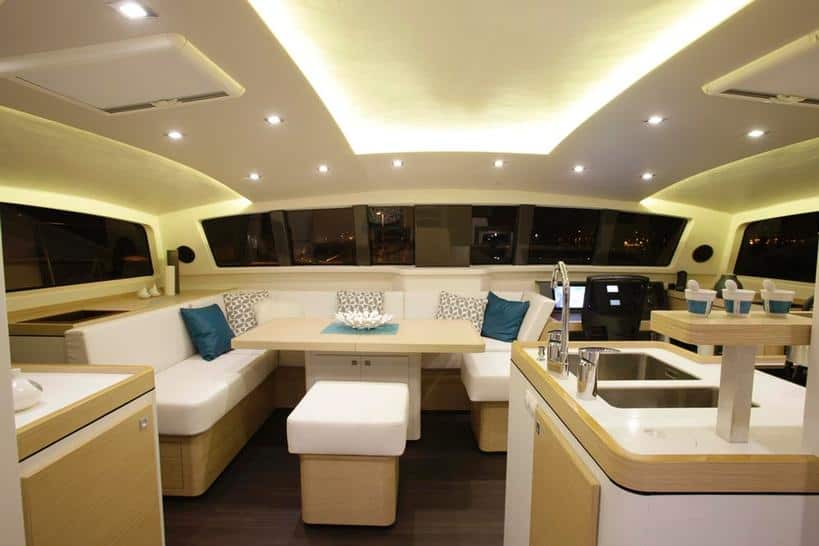 outremer 51 salon