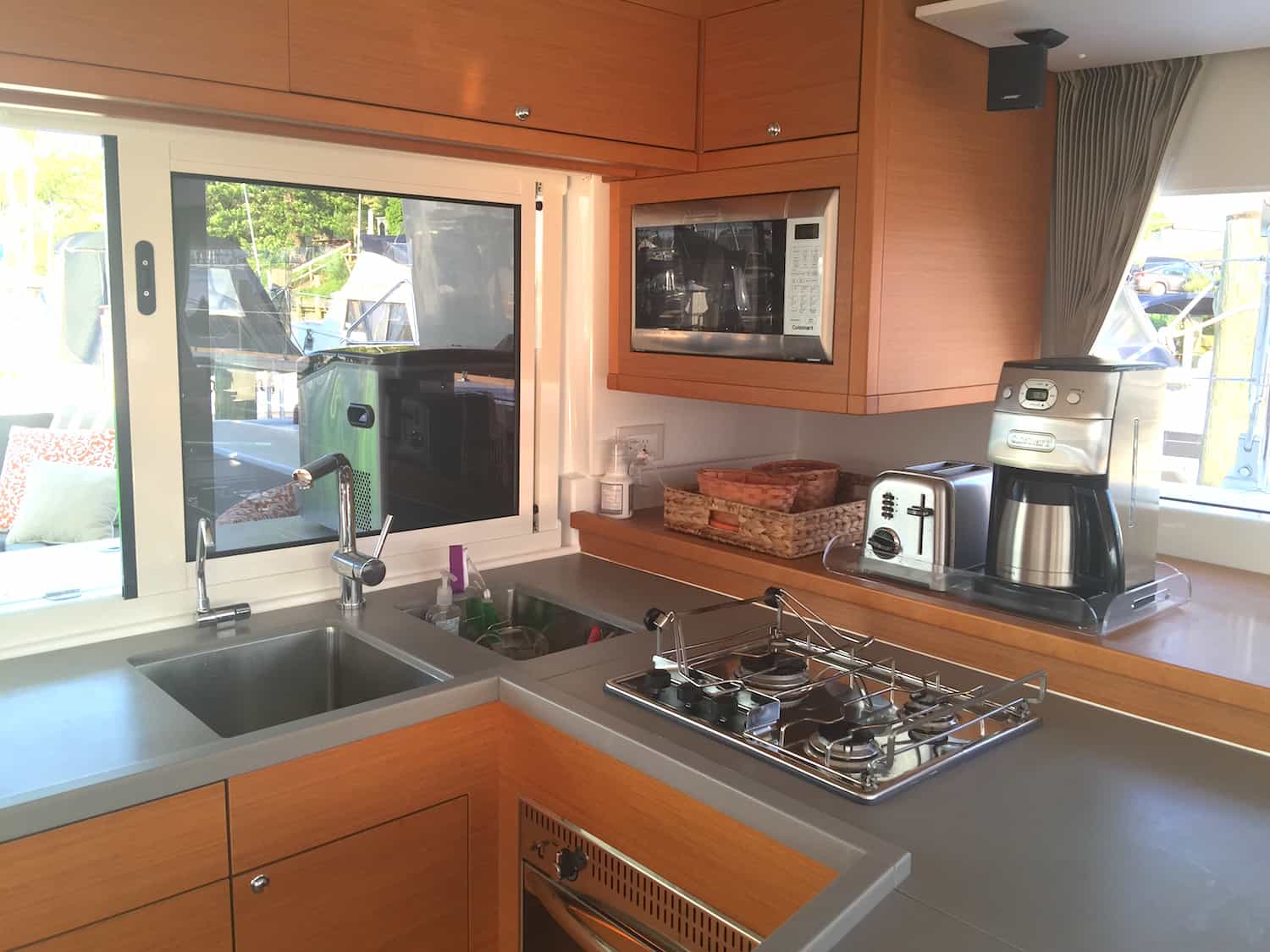 Lagoon 450 Fly Galley 2