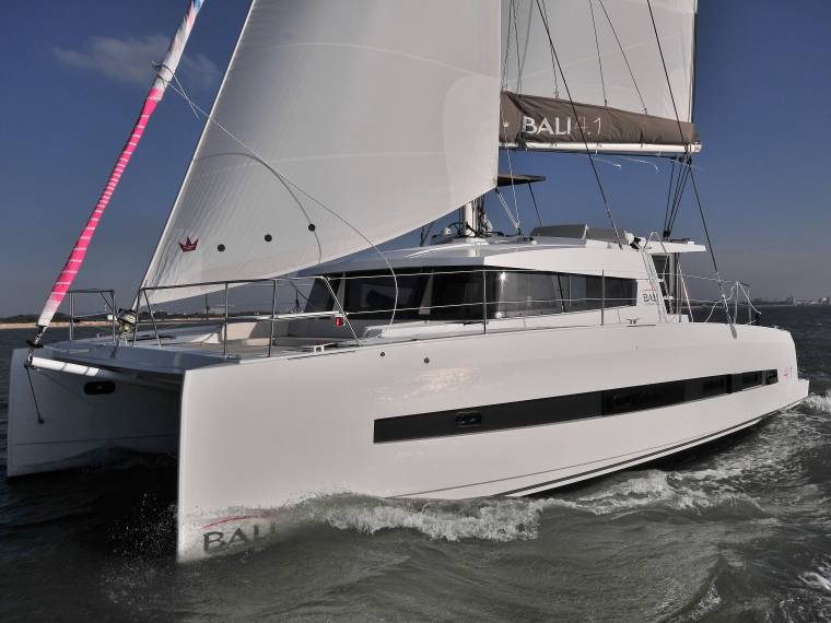 bali 4.1 sailing catamaran profile