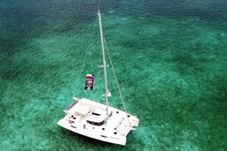 luxury catamaran available for seaschool or charter from cruise abaco