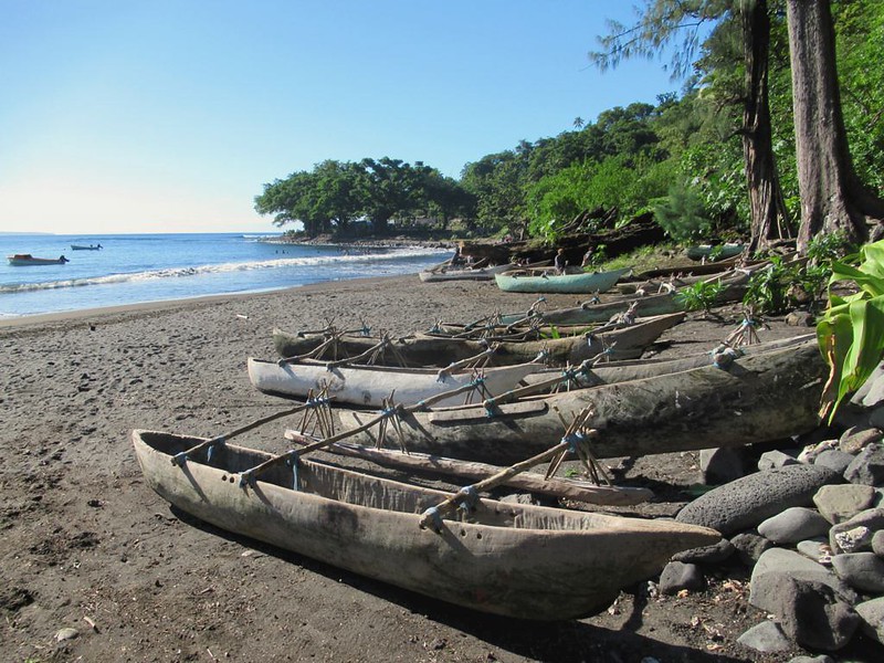 polynesian dugout canoes